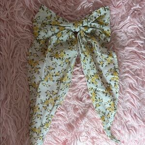 Floral Hair Bow with Yellow and White Pattern🎀💛🌻